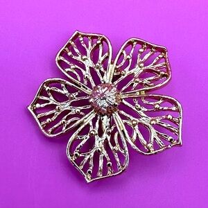 Silver tone Gerrys 5 petal flower brooch